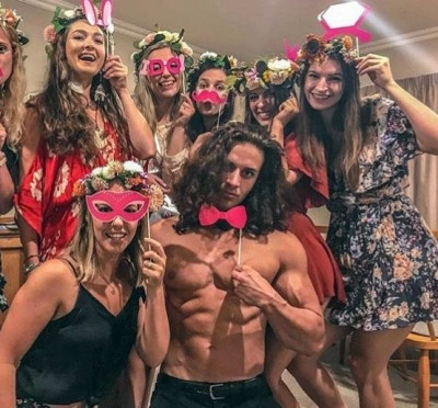 Photo sent in with this review: Cocktails and Canapes Queen