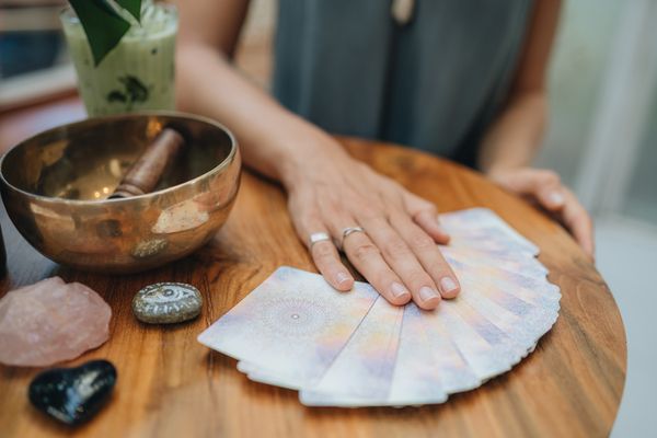 Private tarot card reader exclusively for your hens party
