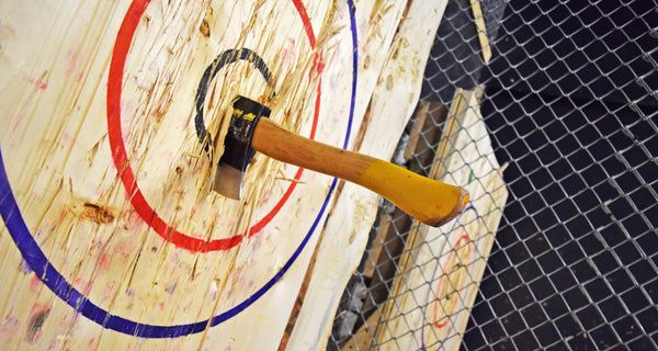 Hen hurled an axe into the centre of the target in an axe throwing session